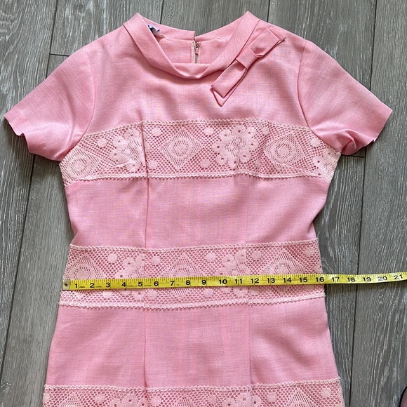 Vintage Pink Linen and Lace Carol Brent Dress - Picture 16 of 17